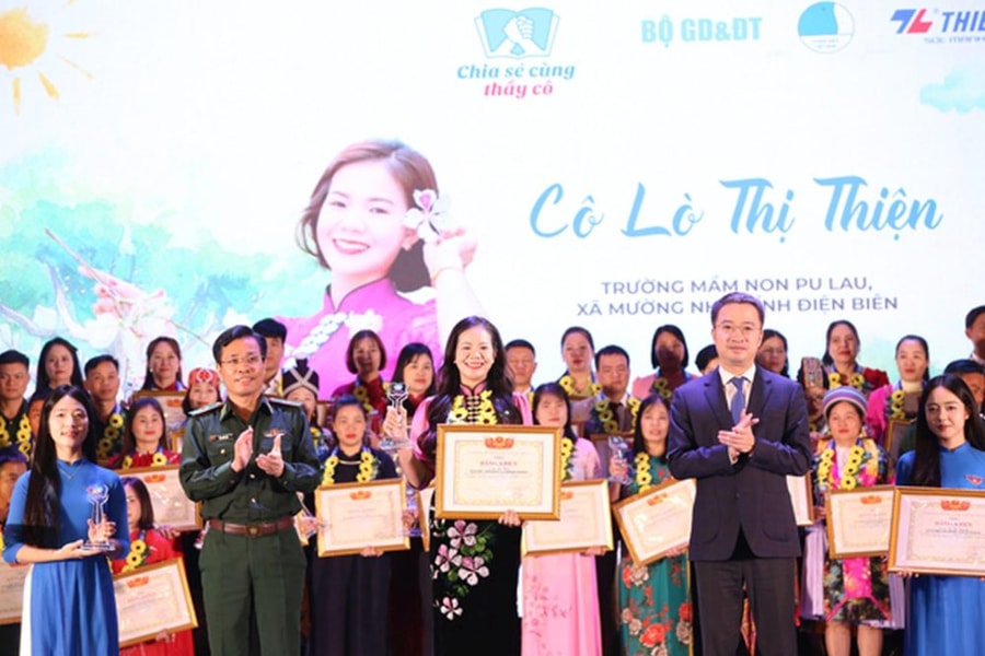 “Chia sẻ cùng thầy cô 2025”: Lan tỏa tri ân và dấu ấn xã hội hóa vì giáo dục vùng biên