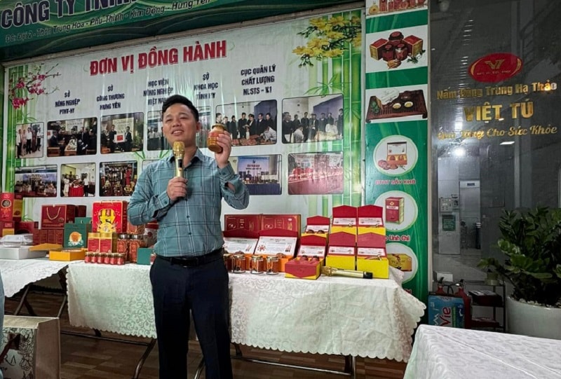 Bỏ kỹ sư xây dựng để khởi nghiệp hái 'vàng' từ nấm công nghệ cao