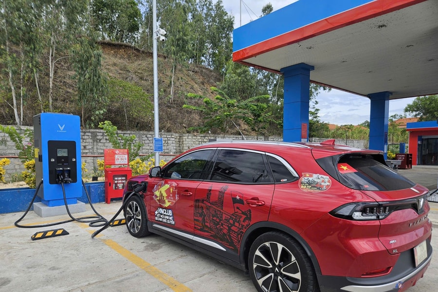 Chủ xe VF 8: “Đạp ga đã như siêu xe, chi phí nuôi xe quá rẻ”