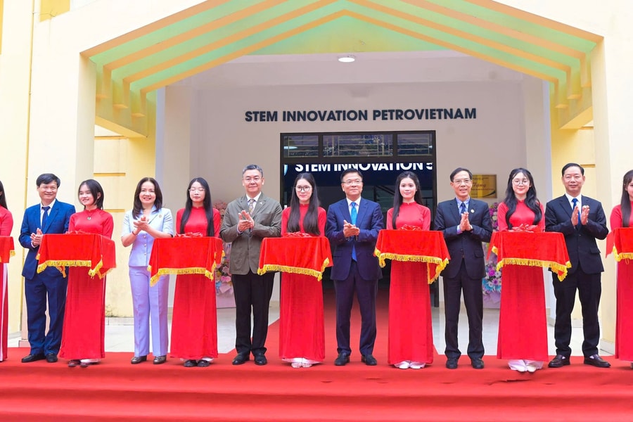 Phân bón Cà Mau tài trợ phòng Stem hơn 3 tỷ đồng tại THPT Chuyên Lam Sơn