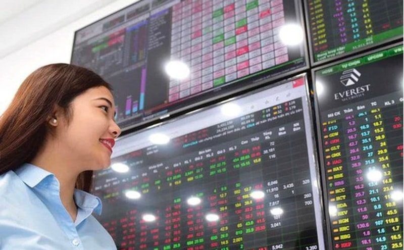 Thanh khoản suy giảm, dòng tiền vẫn chảy vào nhóm cổ phiếu VN30