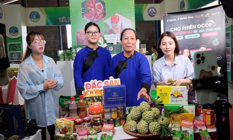 “Chìa khoá” để tiểu thương tham gia thị trường số