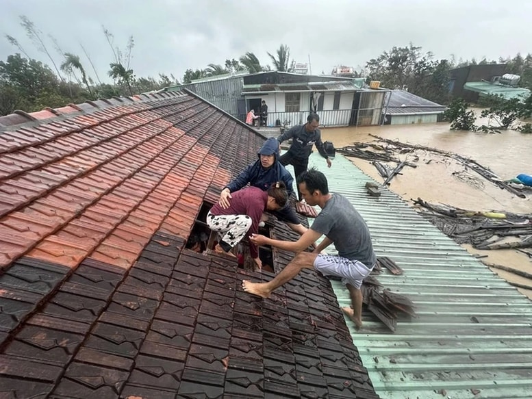 Tập trung tổng lực cứu dân, không để ai bị cô lập trong mưa lũ