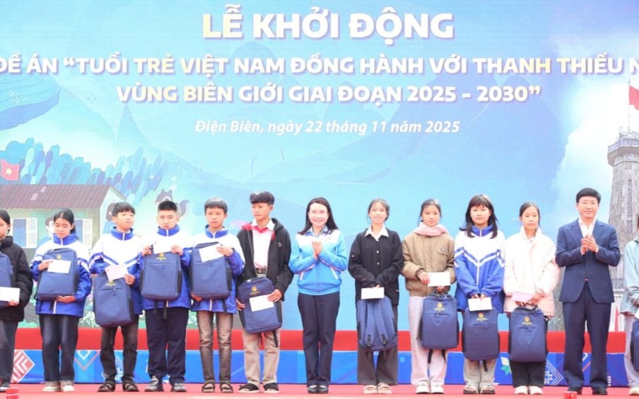 Tuổi trẻ Việt Nam đồng hành với thanh thiếu nhi vùng biên giới