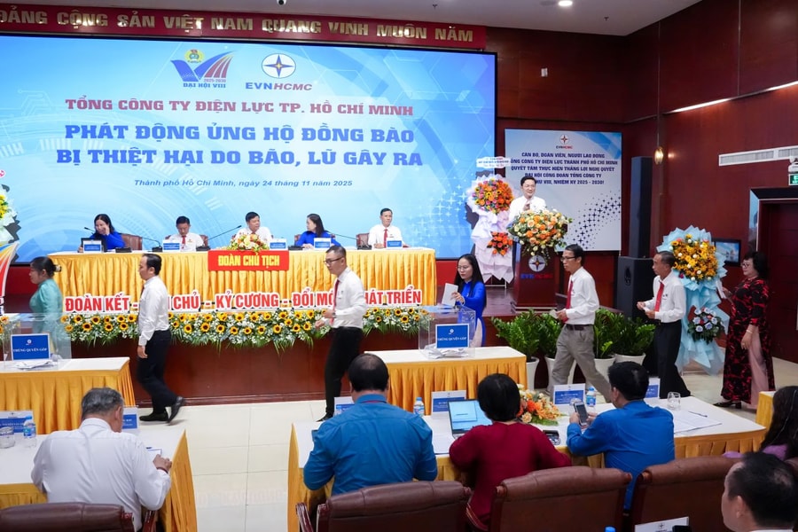 Công đoàn EVNHCMC quyên góp ủng hộ đồng bào vùng lũ