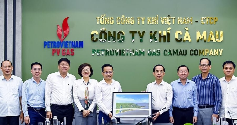 Đoàn công tác tỉnh Cà Mau đến thăm và làm việc tại PV GAS CA MAU