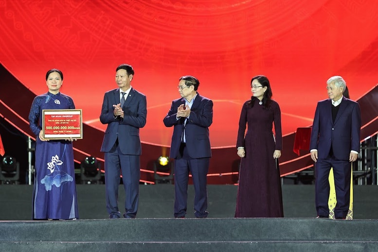 Đoàn kết một lòng hướng về miền Trung