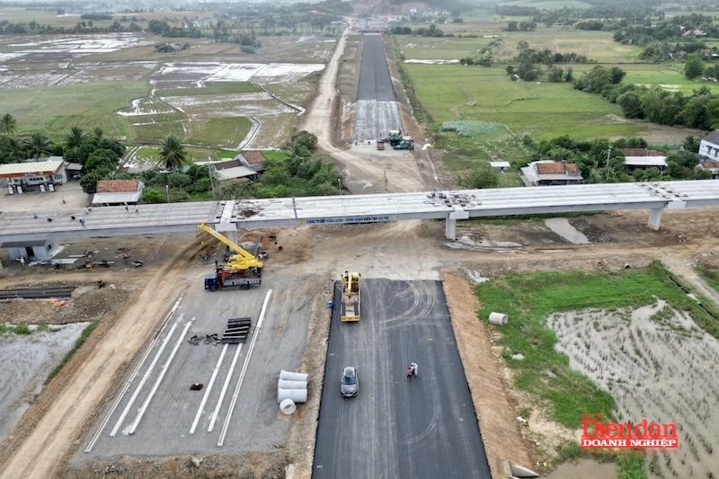 Giải ngân vốn đầu tư công: Nhiều nhà thầu khẩn trương khôi phục thi công sau bão