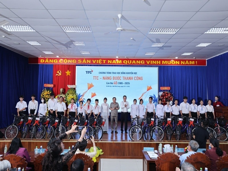 "TTC - Nâng bước thành công”: 40 năm đồng hành với học sinh vượt khó