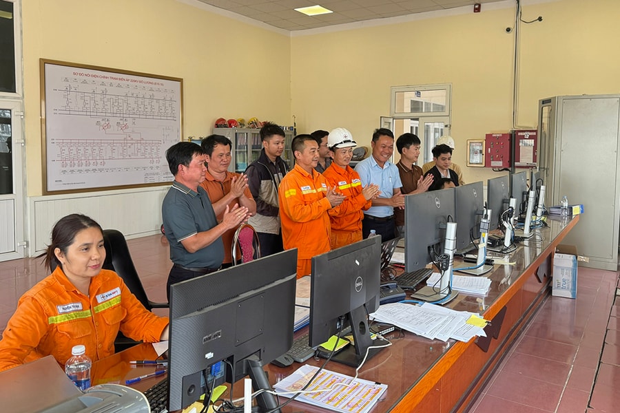 Đóng điện dự án đường dây 220kV phục vụ nhập khẩu điện từ Lào về Việt Nam