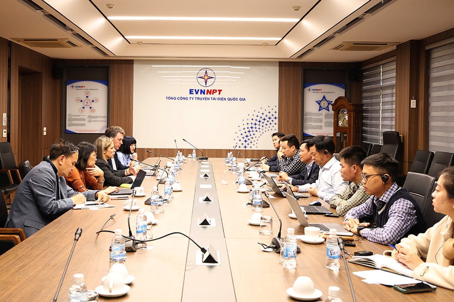 Tổng công ty Truyền tải điện Quốc gia làm việc với Tổ chức Tài chính Quốc tế