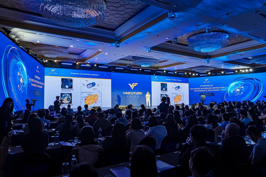 Nhà khoa học VinFuture hé lộ “vũ khí của tương lai” trong cuộc đối đầu với kháng kháng sinh và ung thư
