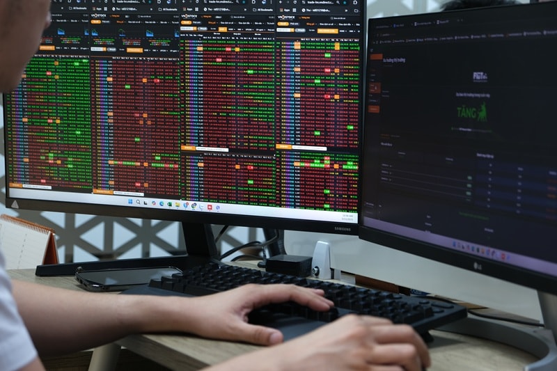 VN-Index phục hồi, khối ngoại đảo chiều sau tháng bán ròng