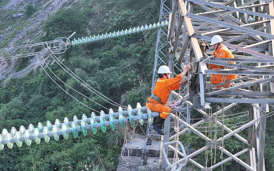 PTC1 hoàn thành thay thế cách điện 62 vị trí đường dây 500kV Sơn La - Hòa Bình