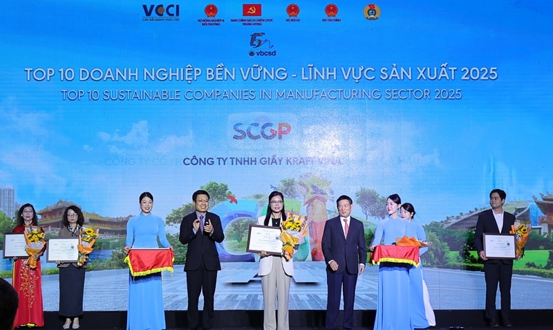 SCG và 7 công ty thành viên được vinh danh Top 100 doanh nghiệp bền vững 2025