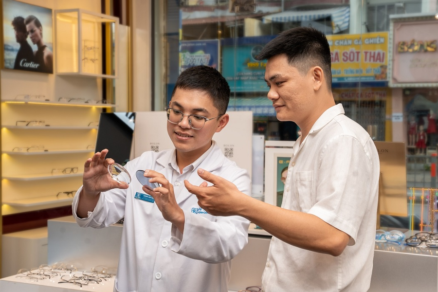 Đừng mua tròng kính đổi màu nếu chưa ghé qua Kính Hải Triều