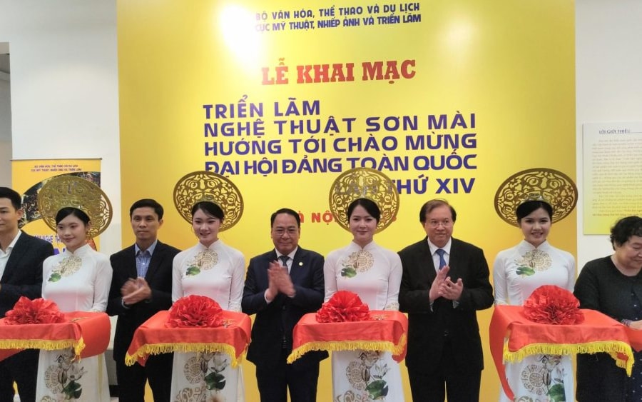 Khai mạc Triển lãm nghệ thuật sơn mài hướng tới chào mừng Đại hội Đảng toàn quốc lần thứ XIV