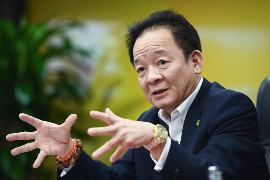 Khát vọng bầu trời và tầm nhìn của Bầu Hiển