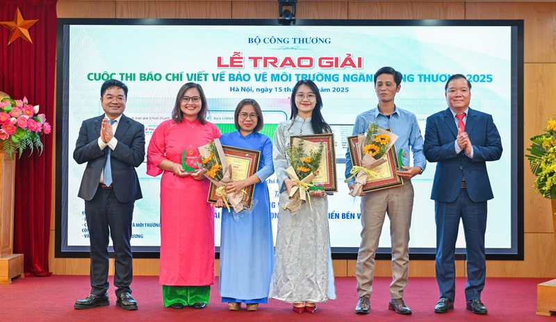 Trao giải Báo chí viết về bảo vệ môi trường ngành Công Thương 2025