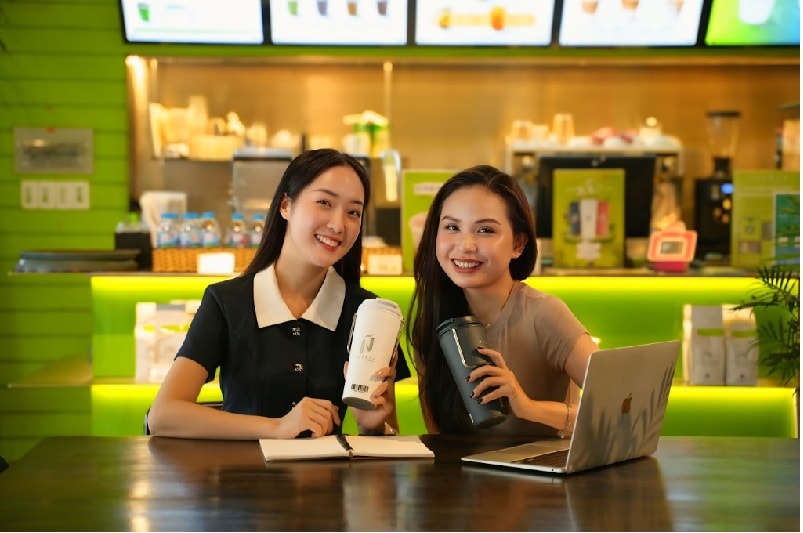 Doanh nghiệp Việt hưởng ứng tiêu dùng xanh bằng việc phát tặng bình giữ nhiệt cao cấp