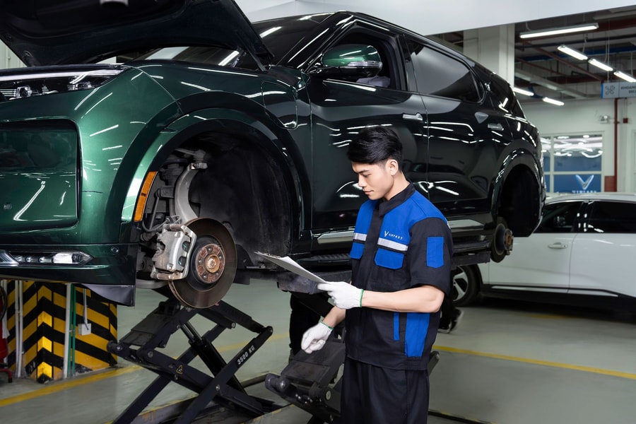 Chủ xe nói về “hai cái nhất” của VinFast: Nhiều xưởng dịch vụ nhất, phục vụ tốt nhất