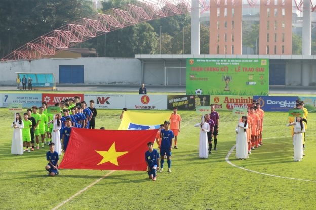 Khi khát vọng tuổi trẻ vang lên từ sân cỏ học đường