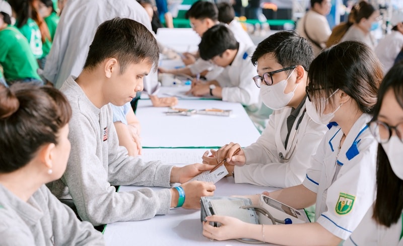 Manulife mang giải pháp chăm sóc sức khỏe cộng đồng đến với người dân TP HCM