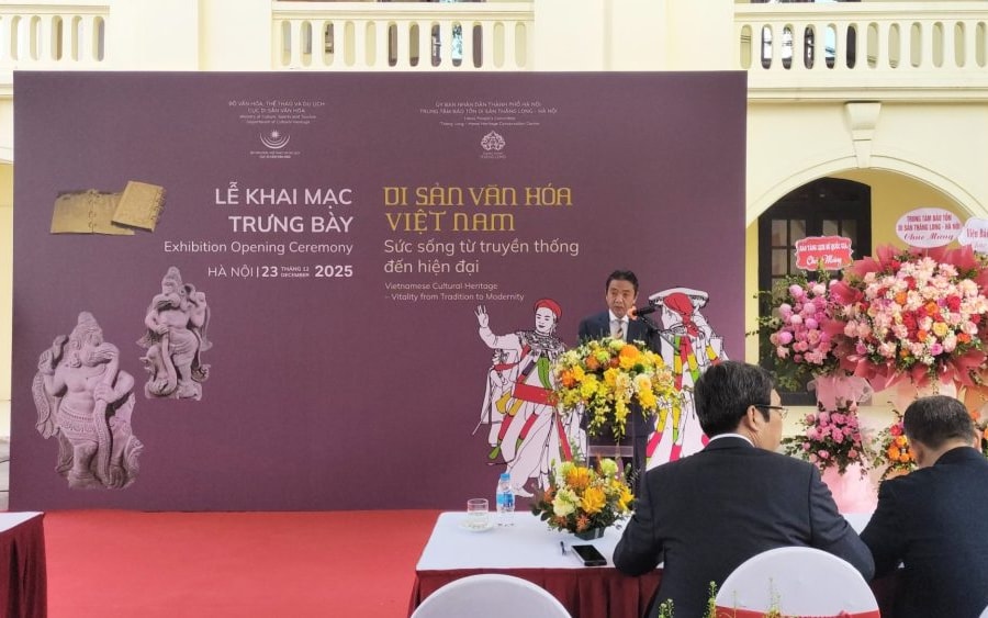 Khai mạc trưng bày “Di sản văn hóa Việt Nam – Sức sống từ truyền thống đến hiện đại”