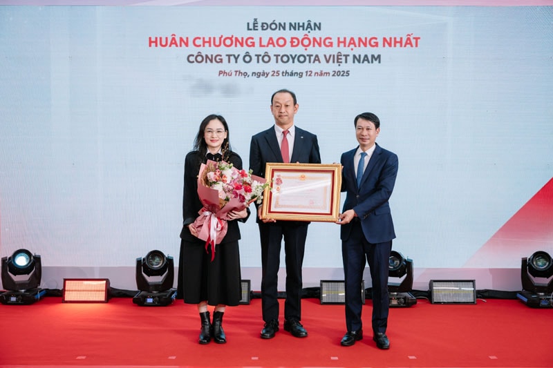Toyota Việt Nam đón Huân chương Lao động hạng Nhất