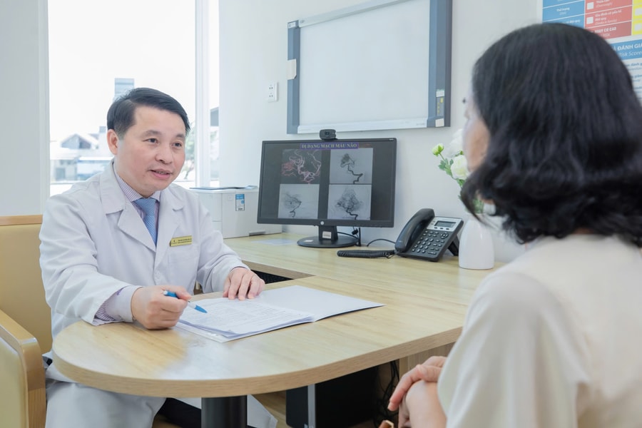 TS.BS Tôn Thất Trí Dũng: “Chạy nhanh hơn thời gian để cứu bệnh nhân đột quỵ”