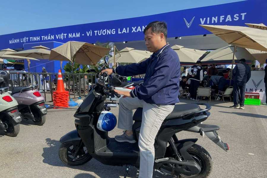 Người dùng khen xe máy điện VinFast “khỏe hơn xe xăng và êm ái hơn nhiều”