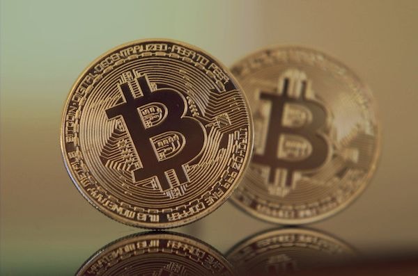 Bitcoin vượt 92.000 USD/BTC, dẫn dắt đà tăng trên thị trường