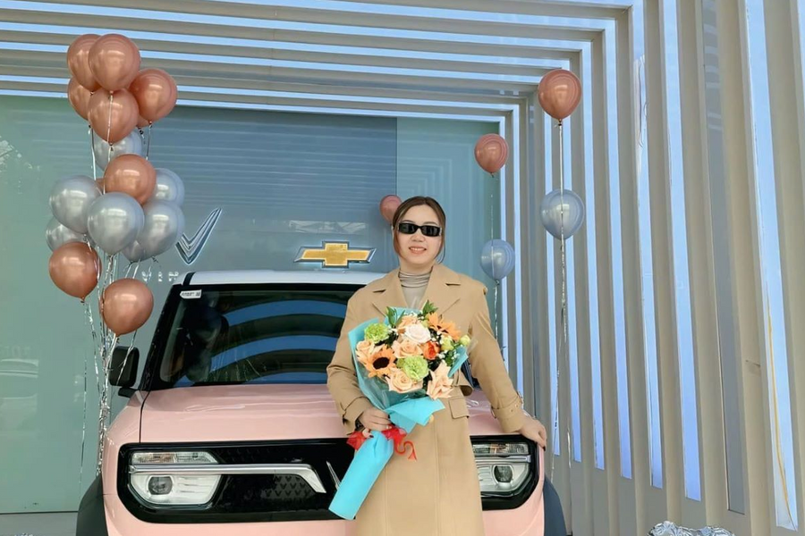 Có xe 5 tỷ đồng, nữ chủ xe vẫn chọn VinFast VF 3 để di chuyển trong phố