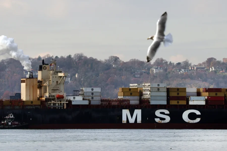 Phán quyết thuế quan Mỹ bị trì hoãn, rủi ro lan rộng