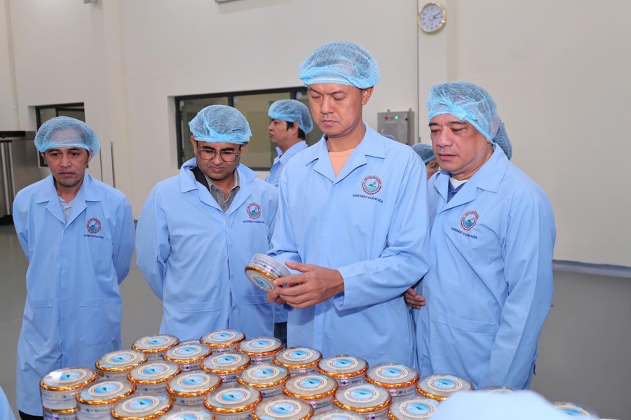 Đoàn đại biểu về sở hữu trí tuệ thăm và làm việc tại Nhà máy Sanvinest Khánh Hòa