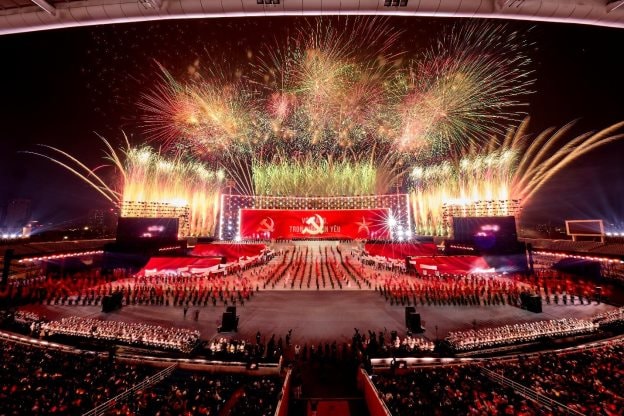 Đại tiệc ánh sáng trong “concert pháo hoa quốc gia” lớn chưa từng thấy