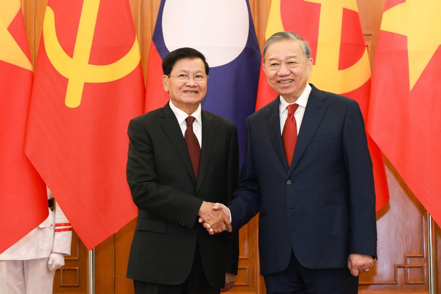 Củng cố nền tảng chính trị vững chắc, đưa quan hệ Việt - Lào ngày càng đi vào chiều sâu