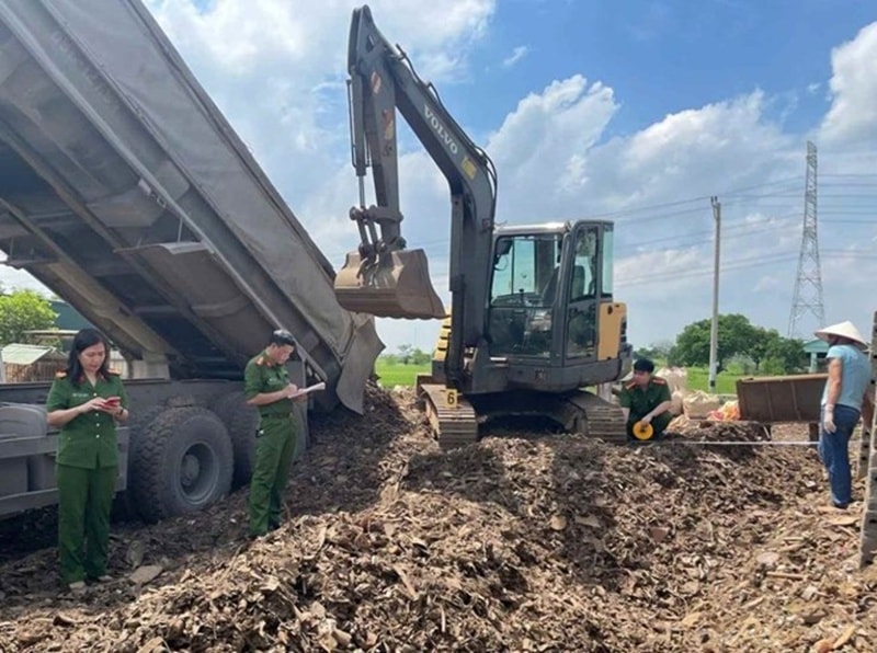 Hưng Yên: Khởi tố hành vi "bức tử" môi trường bằng chất thải xây dựng