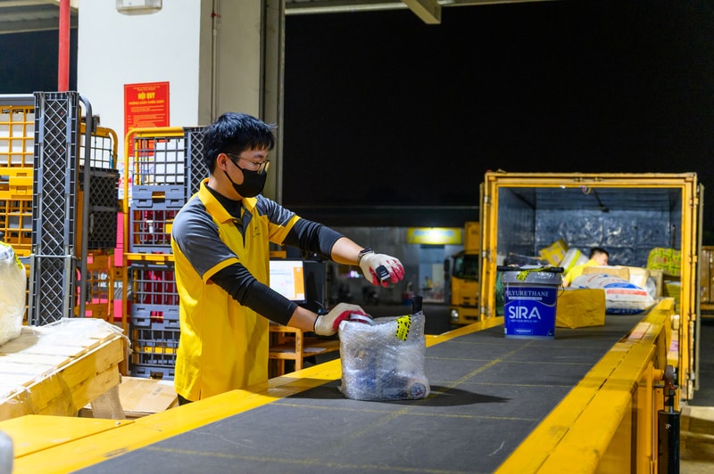 Bưu điện Việt Nam dồn lực bảo đảm hàng hóa lưu thông thông suốt Tết Bính Ngọ