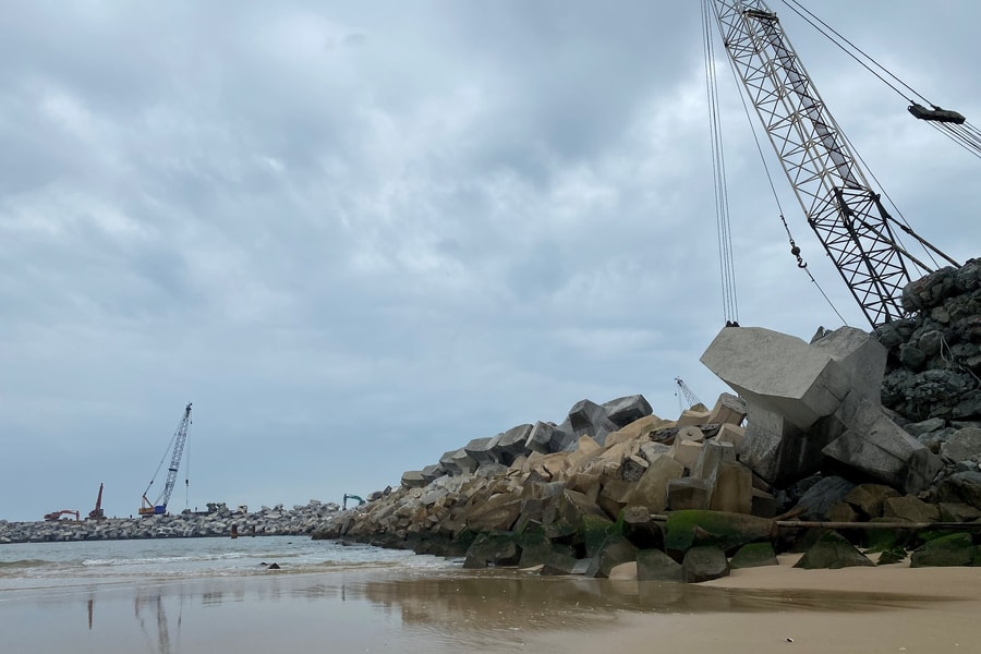 Thế phát triển “kiềng ba chân” của Trung Bộ