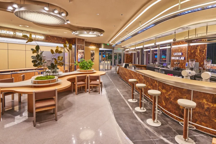 Luckin Coffee thách thức Starbucks ở phân khúc cao cấp