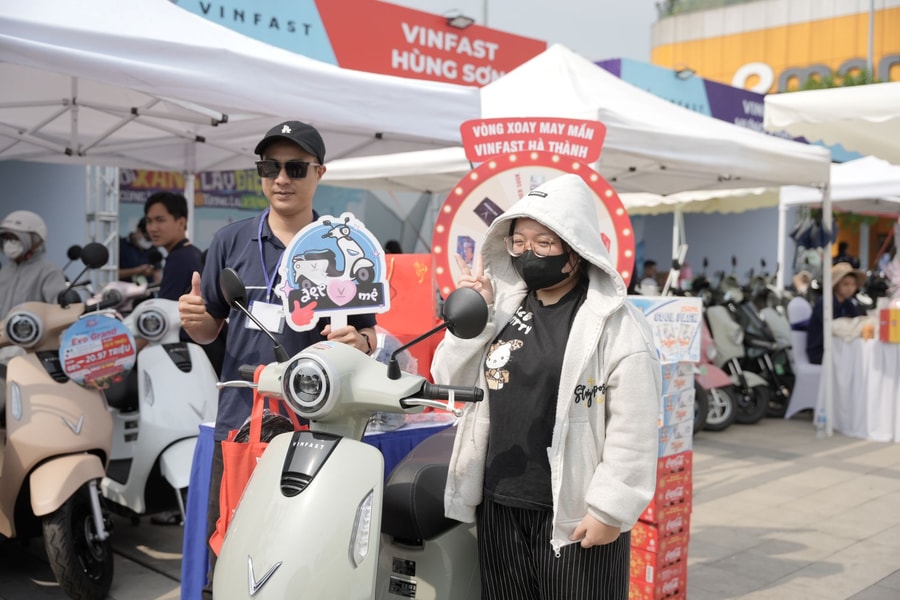 Người dùng dự sự kiện “Đổi xăng lấy điện” tại TP.HCM: Lái thử ưng là chốt xe luôn