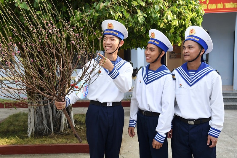 Mùa xuân sớm đã cập bến những hòn đảo tiền tiêu