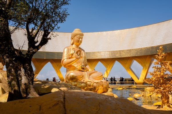 Tượng Phật Câu Na Hàm Mâu Ni trên núi Bà Đen được chế tác đặc biệt như nào?