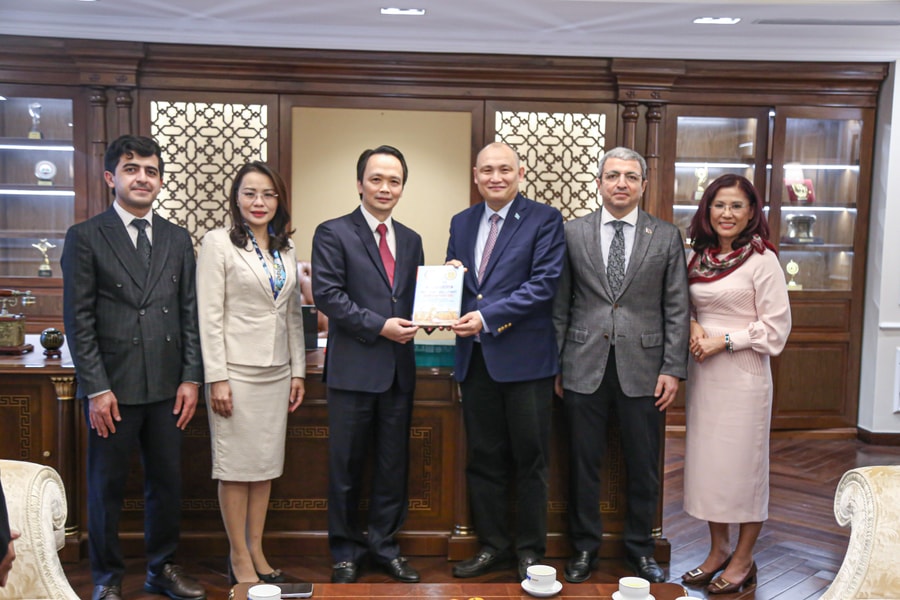 Đại sứ Đặc mệnh Kazakhstan, Azerbaijan cùng lãnh đạo Hiệp hội VINEN chúc tết Tập đoàn FLC