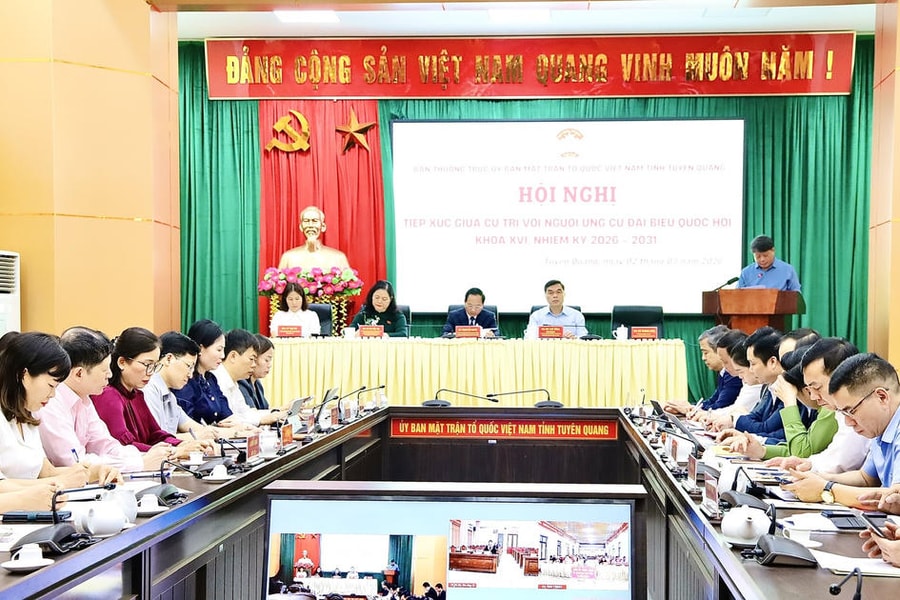 Trưởng Ban Tuyên giáo và Dân vận Trung ương Trịnh Văn Quyết tiếp xúc cử tri tại Tuyên Quang