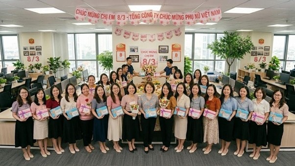 Quà 8/3 cho nhân viên nữ: Giải pháp tri ân & gắn kết doanh nghiệp 2026