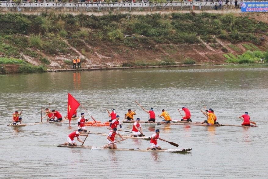 Đua bè mảng trên sông Kỳ Cùng: Đặc sản du lịch độc đáo của xứ Lạng