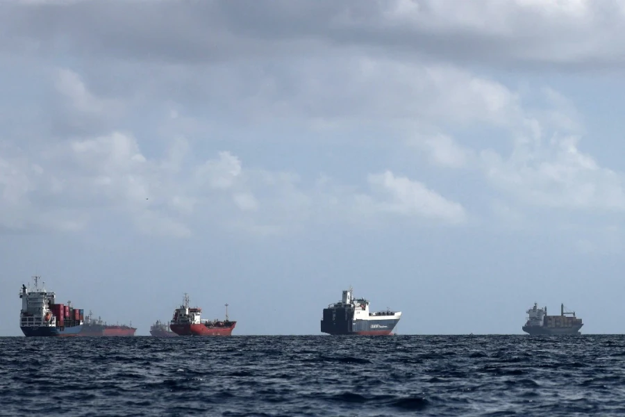 Giá dầu “trượt dốc" mạnh do đâu?