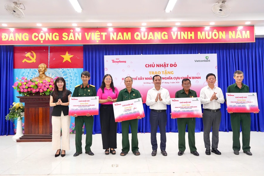 Vietcombank trao 6 căn nhà tình nghĩa cho cựu chiến binh tại TP HCM